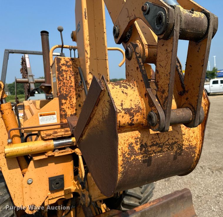 image for item MQ9310 2001 Case 660  trencher