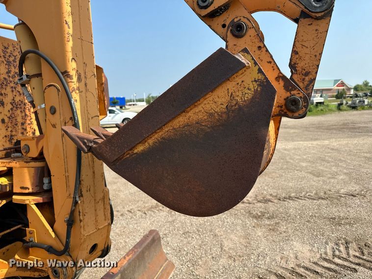 image for item MQ9310 2001 Case 660  trencher