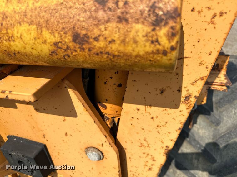 image for item MQ9310 2001 Case 660  trencher