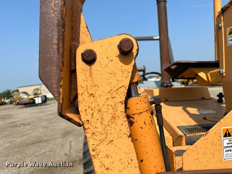 image for item MQ9310 2001 Case 660  trencher