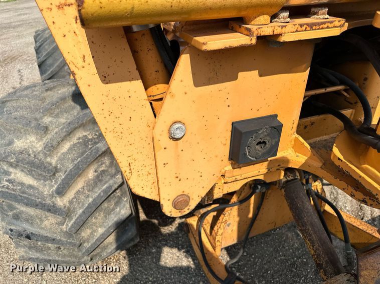 image for item MQ9310 2001 Case 660  trencher