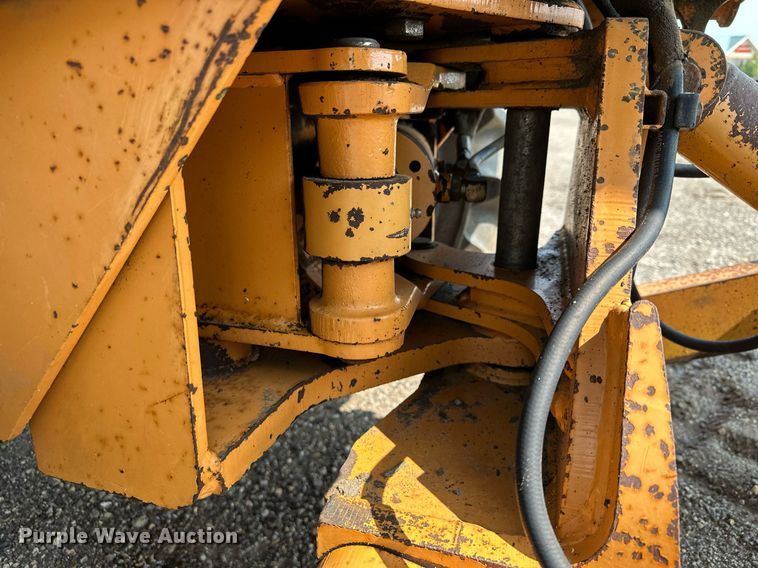 image for item MQ9310 2001 Case 660  trencher