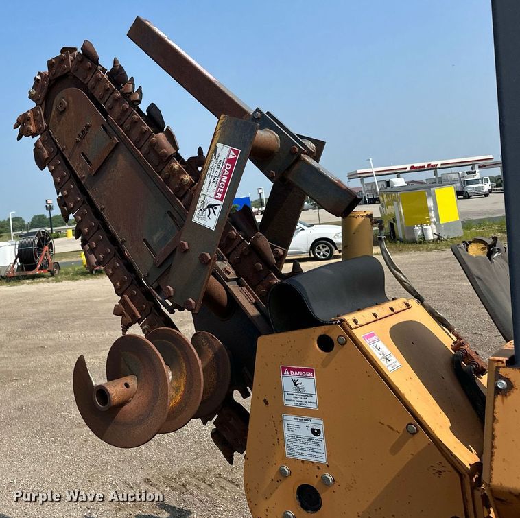 image for item MQ9310 2001 Case 660  trencher