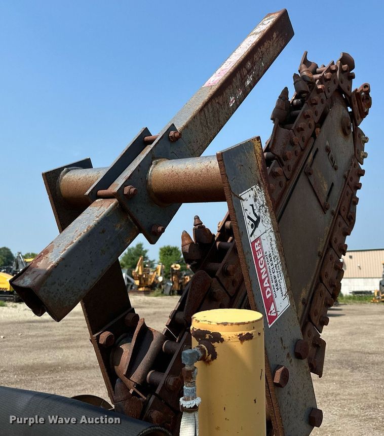 image for item MQ9310 2001 Case 660  trencher