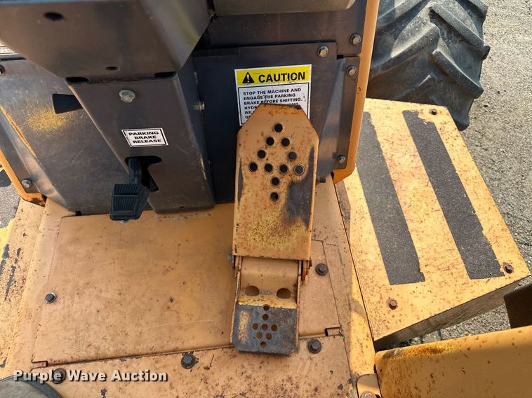 image for item MQ9310 2001 Case 660  trencher