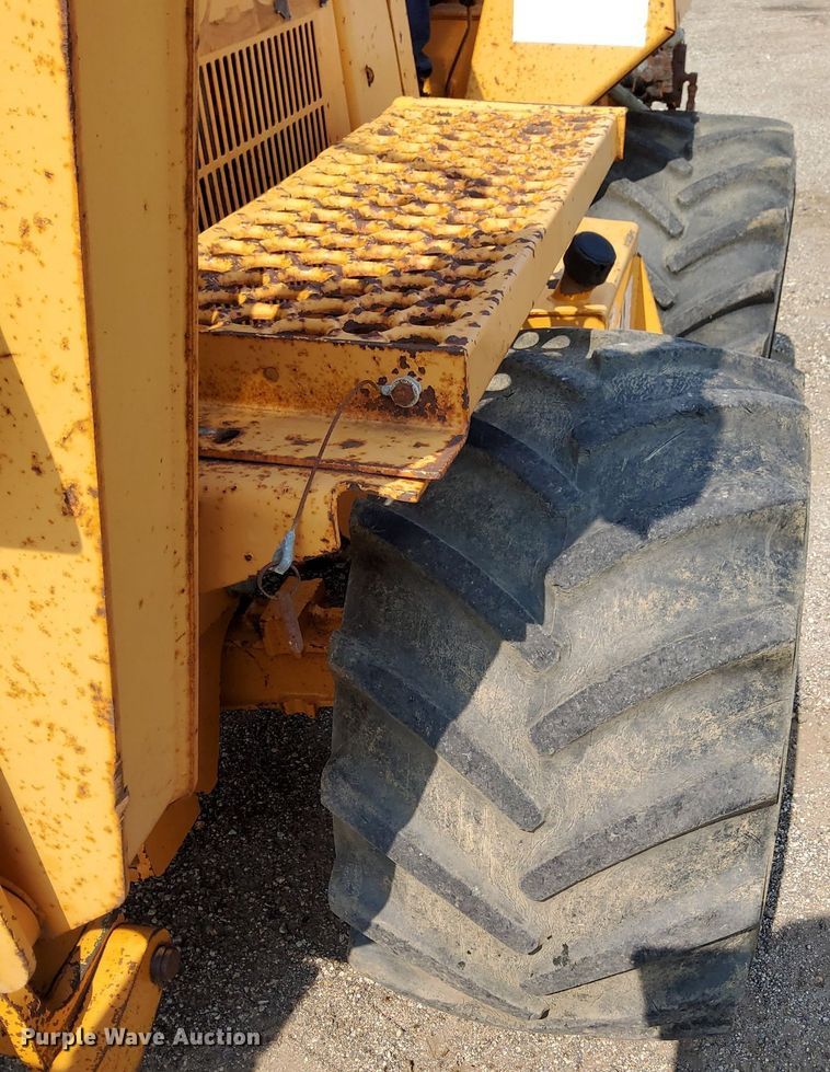 image for item MQ9310 2001 Case 660  trencher