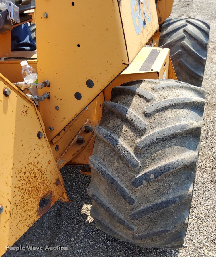 image for item MQ9310 2001 Case 660  trencher