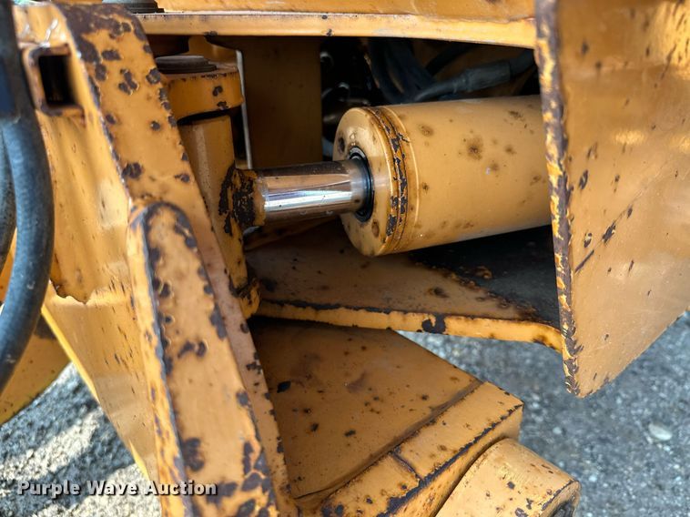 image for item MQ9311 2003 Case 460  cable plow