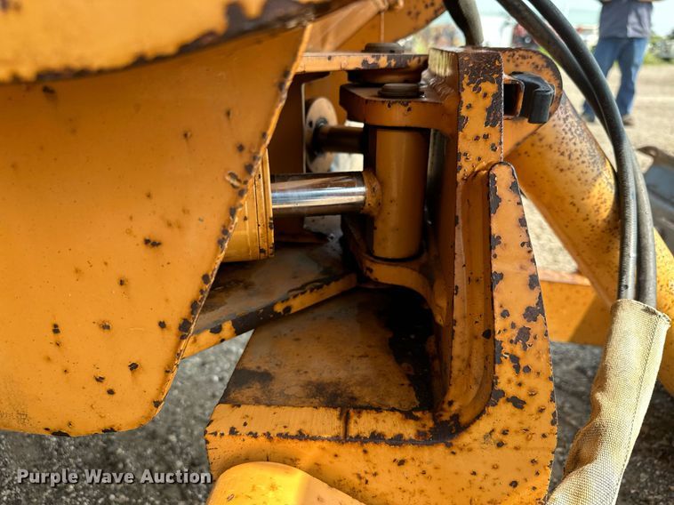 image for item MQ9311 2003 Case 460  cable plow