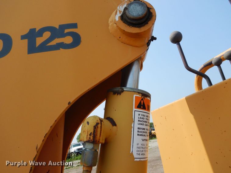 image for item MQ9312 1999 Case 660  cable plow