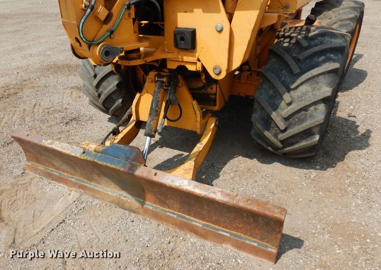 image for item MQ9312 1999 Case 660  cable plow