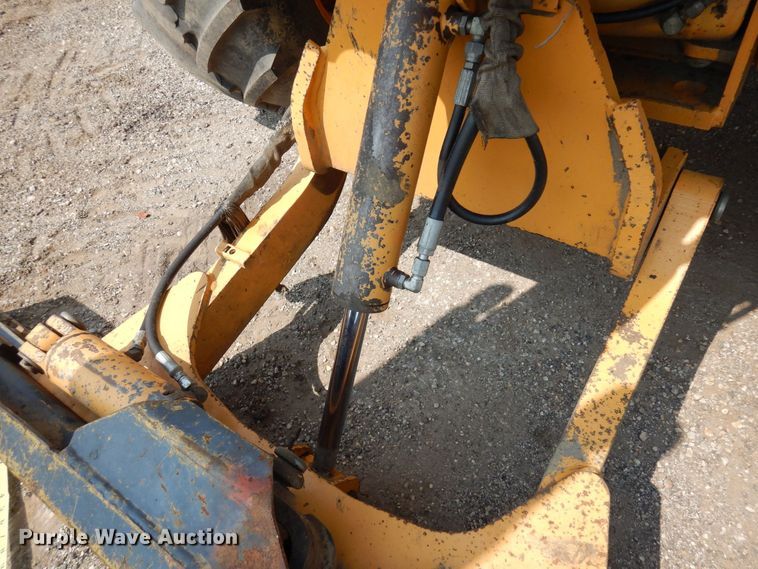 image for item MQ9312 1999 Case 660  cable plow