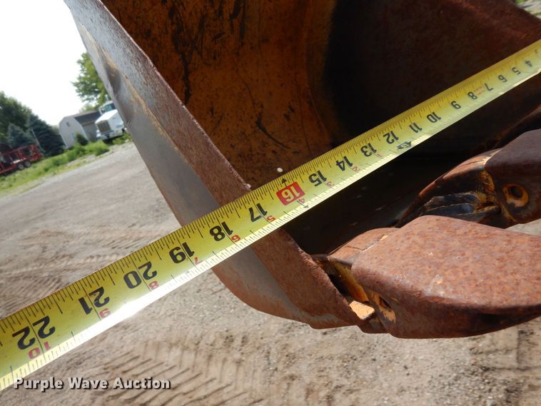 image for item MQ9312 1999 Case 660  cable plow