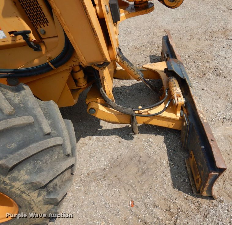 image for item MQ9312 1999 Case 660  cable plow