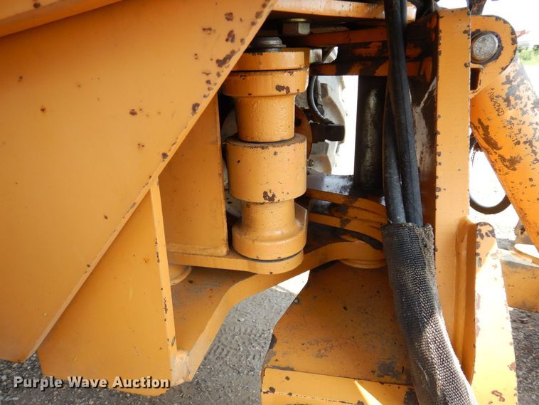 image for item MQ9312 1999 Case 660  cable plow