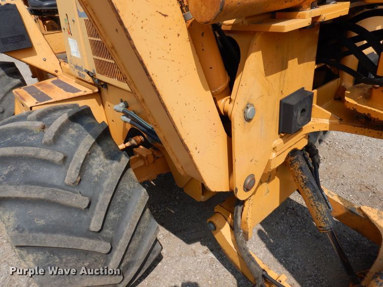 image for item MQ9312 1999 Case 660  cable plow