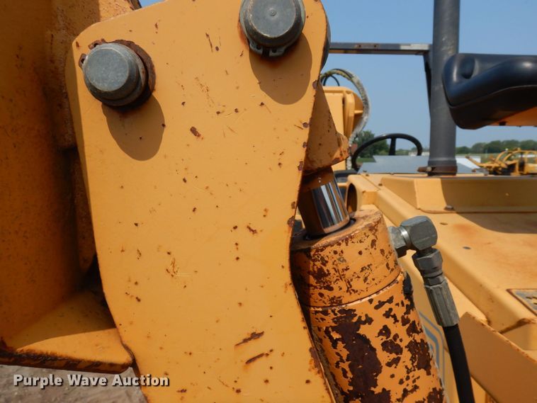 image for item MQ9312 1999 Case 660  cable plow