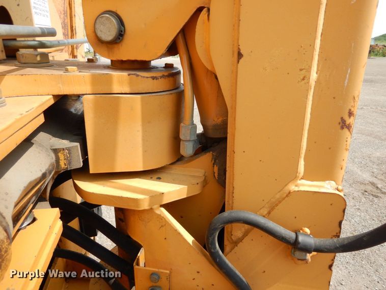 image for item MQ9312 1999 Case 660  cable plow