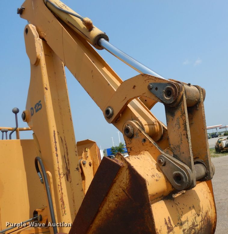 image for item MQ9312 1999 Case 660  cable plow