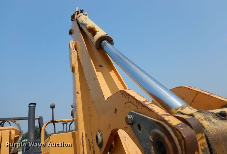 image for item MQ9312 1999 Case 660  cable plow