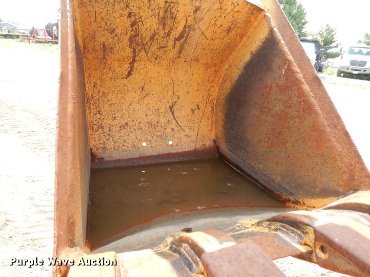 image for item MQ9312 1999 Case 660  cable plow