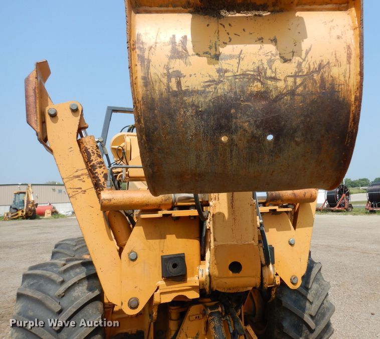 image for item MQ9312 1999 Case 660  cable plow