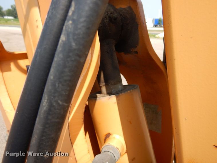 image for item MQ9312 1999 Case 660  cable plow