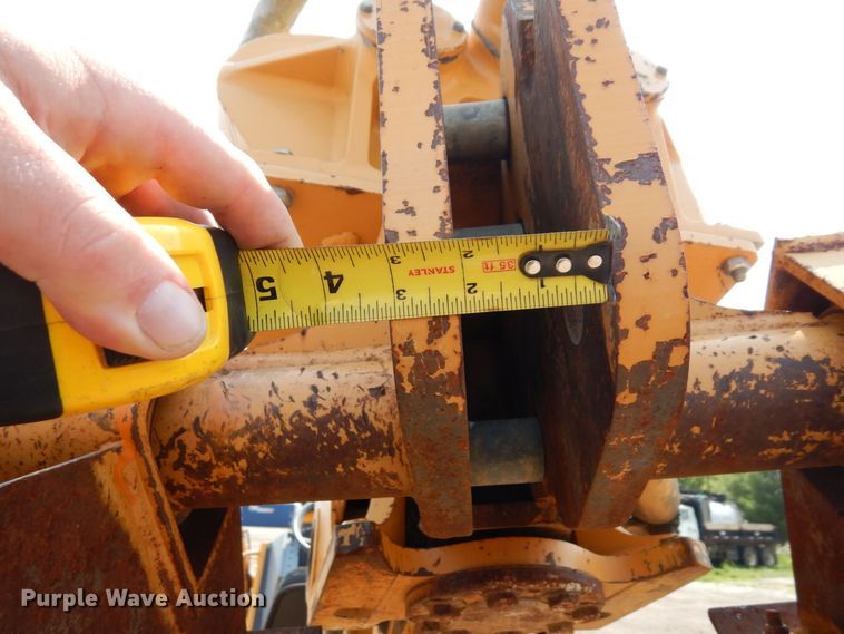 image for item MQ9312 1999 Case 660  cable plow