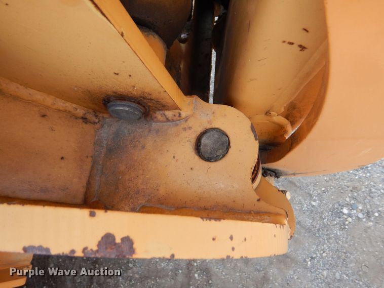 image for item MQ9312 1999 Case 660  cable plow
