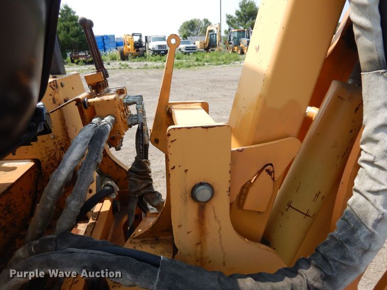 image for item MQ9312 1999 Case 660  cable plow