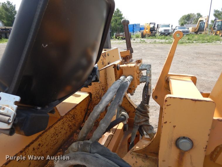 image for item MQ9312 1999 Case 660  cable plow