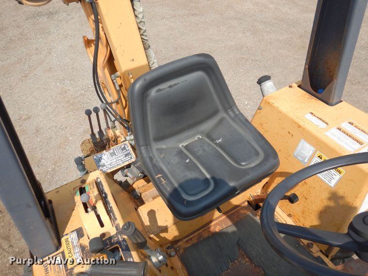 image for item MQ9312 1999 Case 660  cable plow