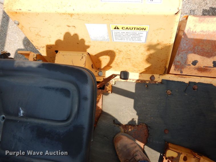 image for item MQ9312 1999 Case 660  cable plow