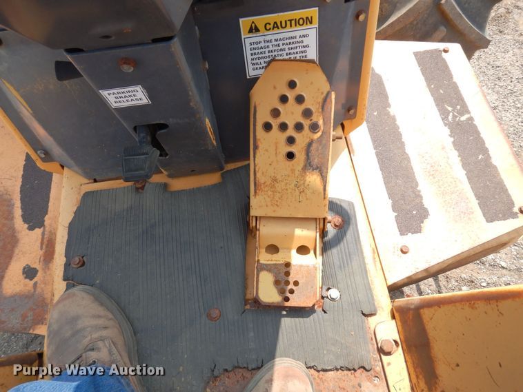 image for item MQ9312 1999 Case 660  cable plow