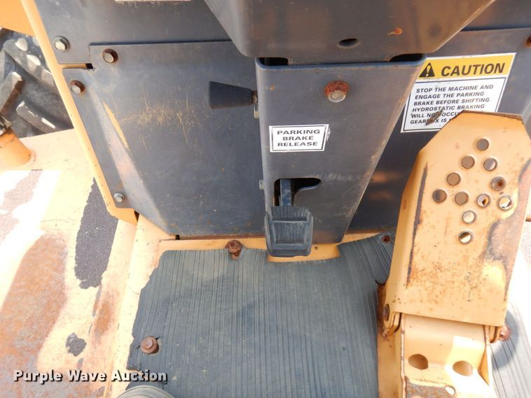 image for item MQ9312 1999 Case 660  cable plow