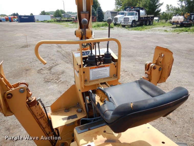 image for item MQ9312 1999 Case 660  cable plow