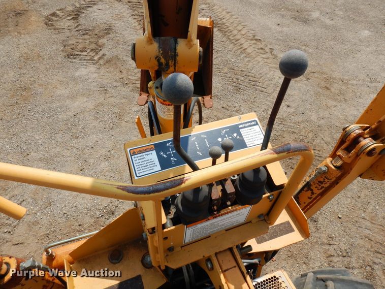 image for item MQ9312 1999 Case 660  cable plow