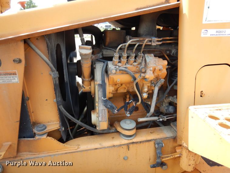 image for item MQ9312 1999 Case 660  cable plow