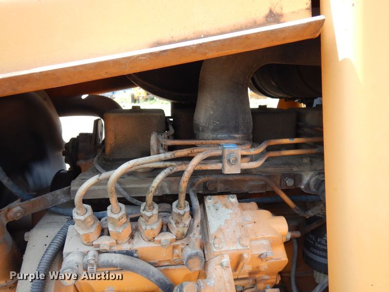 image for item MQ9312 1999 Case 660  cable plow