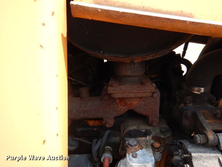 image for item MQ9312 1999 Case 660  cable plow