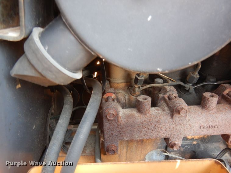 image for item MQ9312 1999 Case 660  cable plow