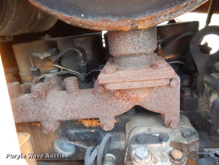 image for item MQ9312 1999 Case 660  cable plow