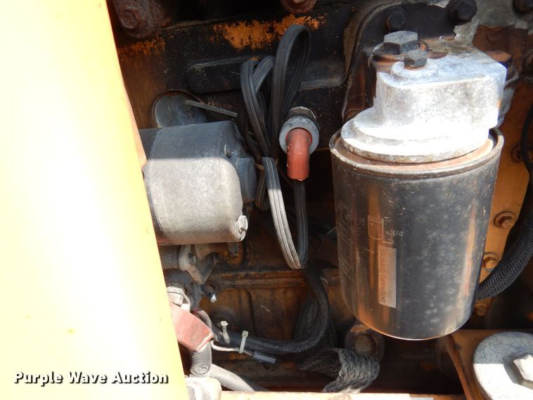 image for item MQ9312 1999 Case 660  cable plow