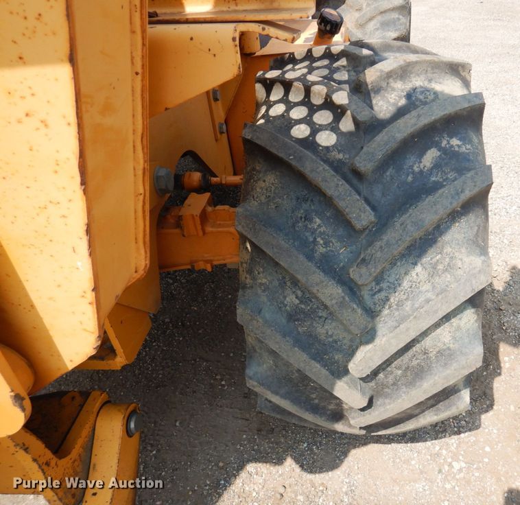 image for item MQ9312 1999 Case 660  cable plow