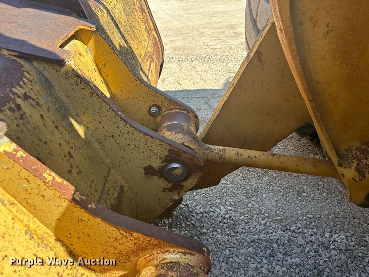 image for item MQ9317 1982 Caterpillar 980C wheel loader