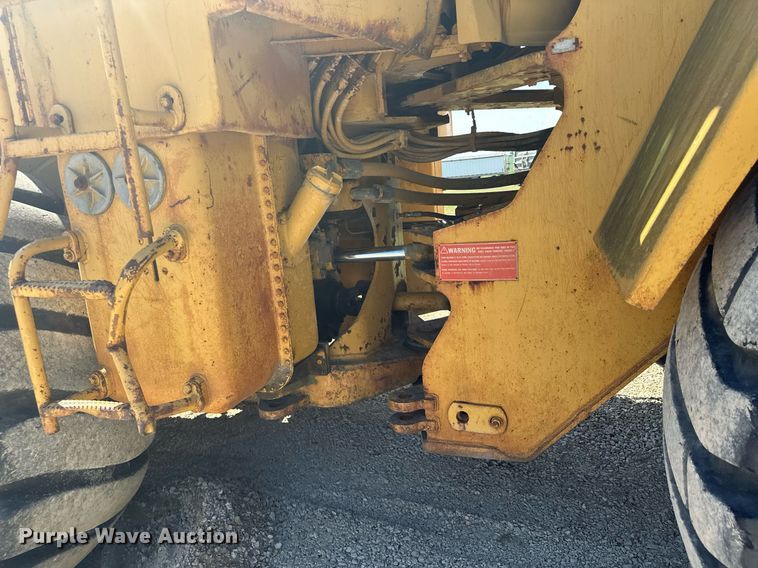 image for item MQ9317 1982 Caterpillar 980C wheel loader