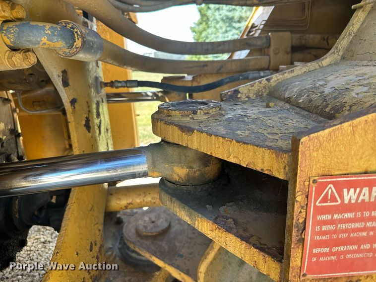 image for item MQ9317 1982 Caterpillar 980C wheel loader