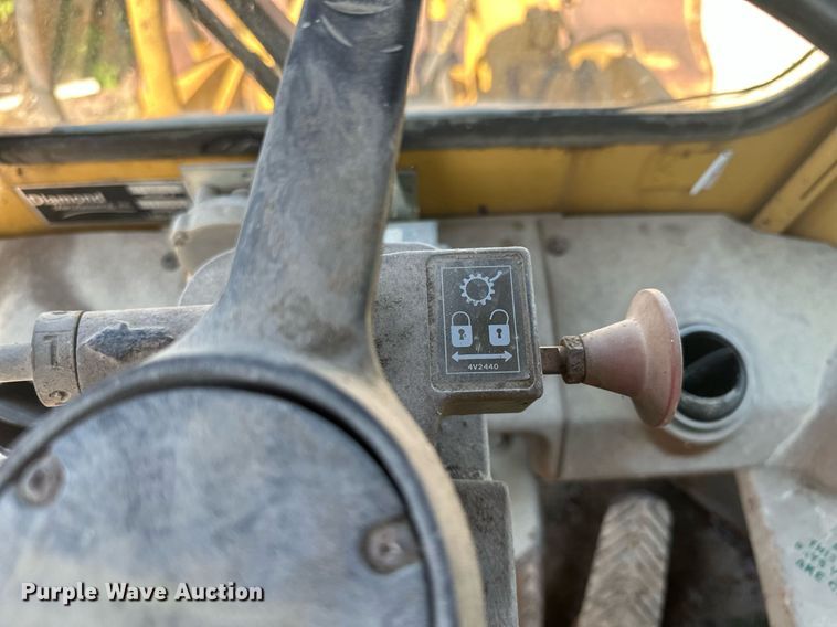 image for item MQ9317 1982 Caterpillar 980C wheel loader