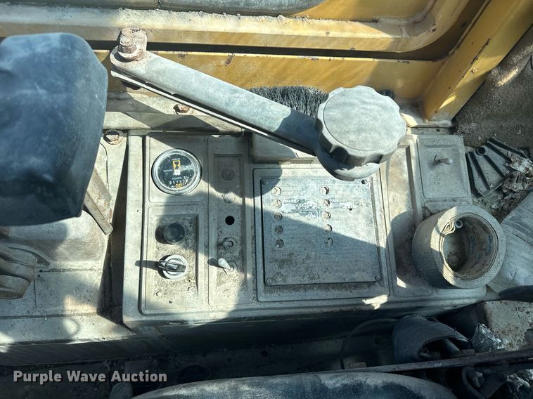 image for item MQ9317 1982 Caterpillar 980C wheel loader