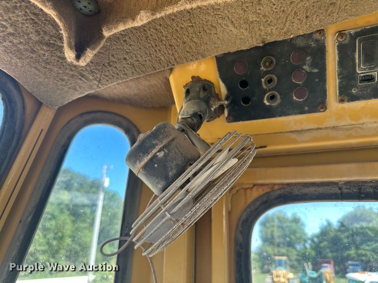 image for item MQ9317 1982 Caterpillar 980C wheel loader